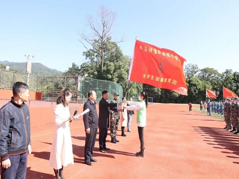李國華授大學生軍訓團團旗.jpg 李國華授大學生軍訓團團旗.jpg